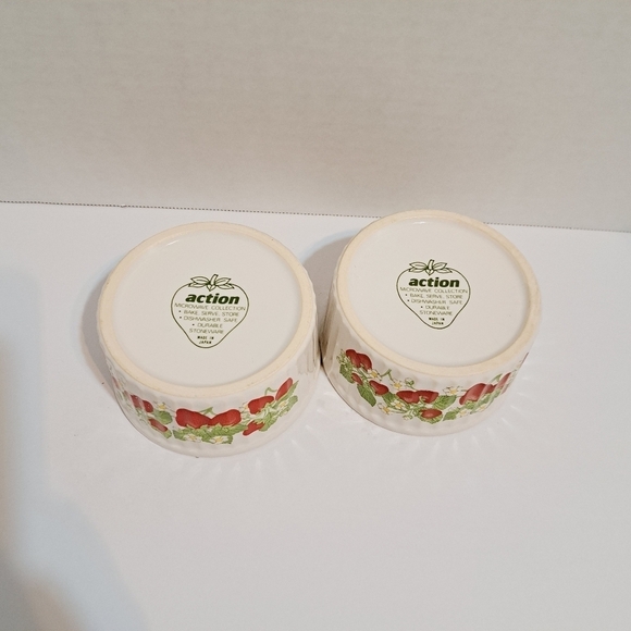Action Japan Strawberries Mini Souffle Ramkin Baking Stoneware Set of 2 - Picture 3 of 6